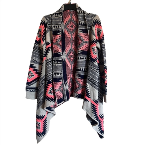 Charlotte Russe Sweaters - Charlotte Russe Cardigan in Large - Beautiful Print